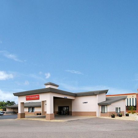 Econo Lodge Inn & Suites Меномоні Екстер'єр фото