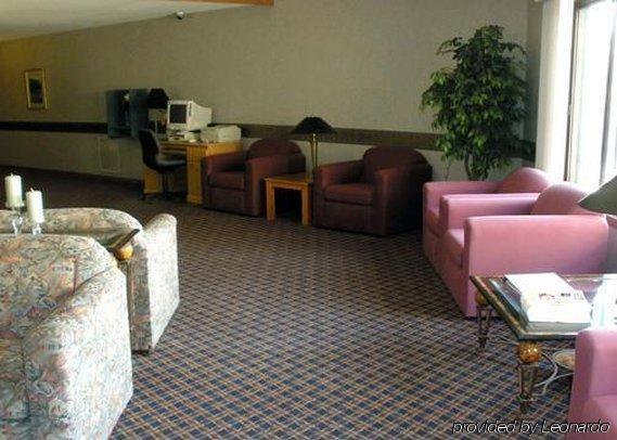 Econo Lodge Inn & Suites Меномоні Інтер'єр фото