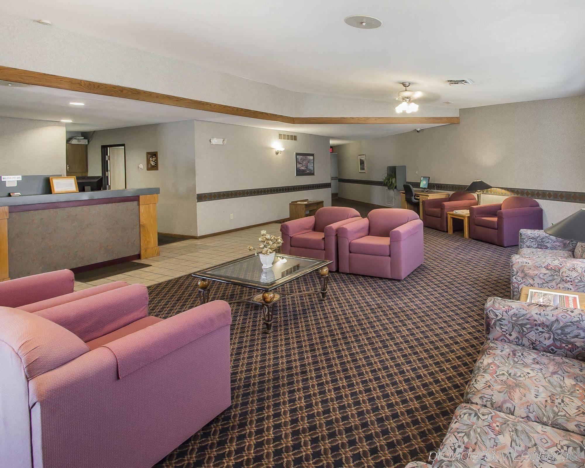Econo Lodge Inn & Suites Меномоні Екстер'єр фото
